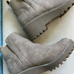 Dolce Vita Women's Rielle Ankle Boots